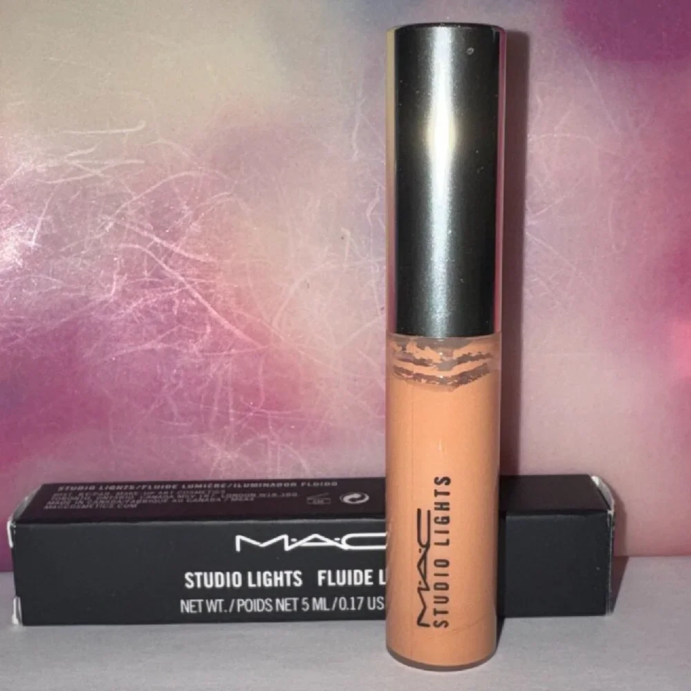 MAC Studio Lights concealer- sand